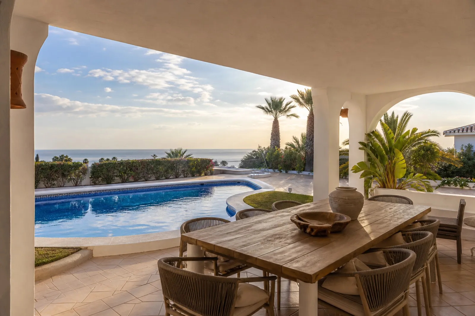 Villa mediterránea frente al mar en Benahavís — фото 1